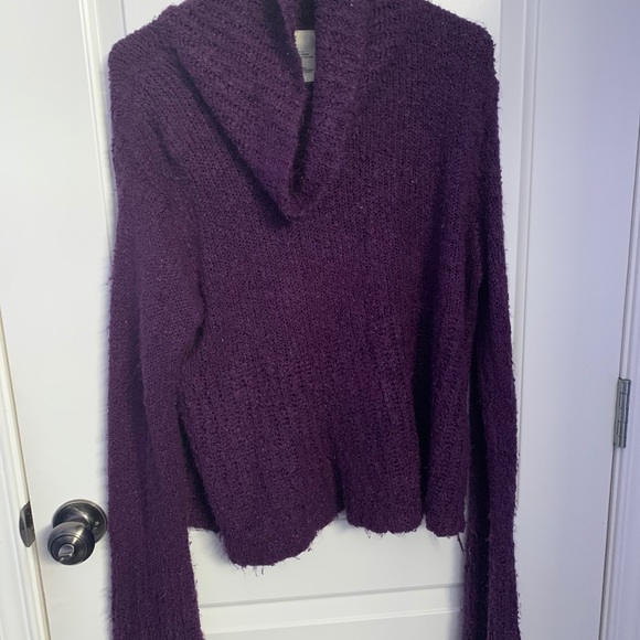 Vintage wool-like fluffy sweater. - Picture 2 of 4